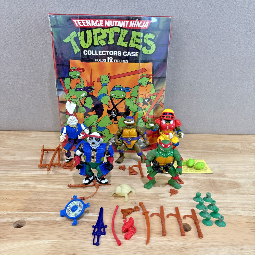 Vintage Teenage Mutant Ninja Turtles Collectors Case with Trays And 5 Figures